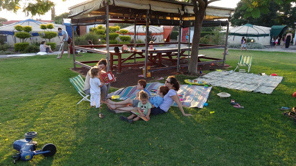Sea Of Galilee - Genghis Khan In The Golan Giv'at Yo'av Exterior foto